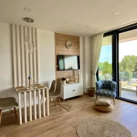 Lakeview Apartment Alsoors